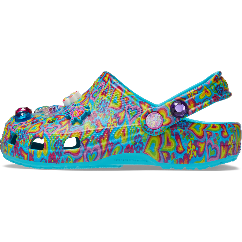 Kids´ classic Lisa Franck clog, view from the right side, the shoe is decked out in signature Lisa Frank designs with colorful hearts on a blue background and includes a whimsical and wonderful collection of Jibbitz™ charms like a butterfly, a purple, green, pink and blue diamond and a happy flower.