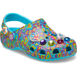 Kids´ classic Lisa Franck clog, each shoe is decked out in signature Lisa Frank designs with colorful hearts on a blue background and includes a whimsical and wonderful collection of Jibbitz™ charms like the heart with the word love with the Lisa frank colors, a butterfly, a purple, green, pink and blue diamond and a happy flower.